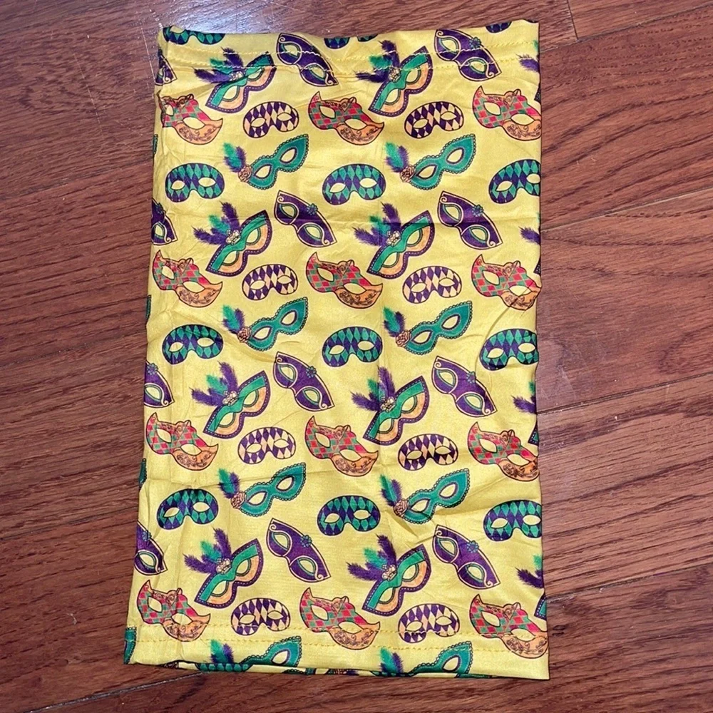 6/$20 Mardi Gras kid’s neck gaiter
